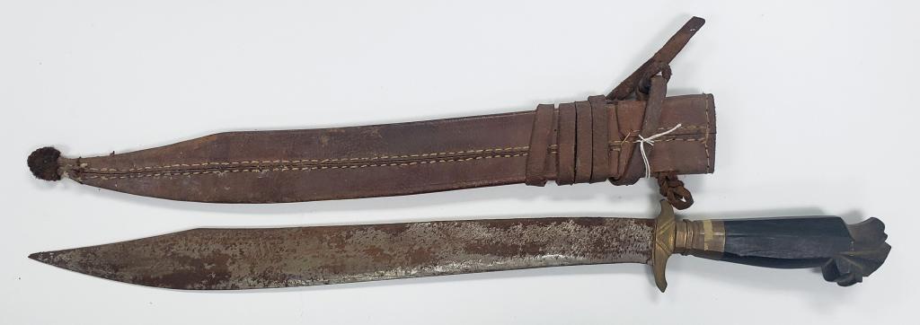 South American Machete: Has some rust on the blade. Comes with leather sheath!