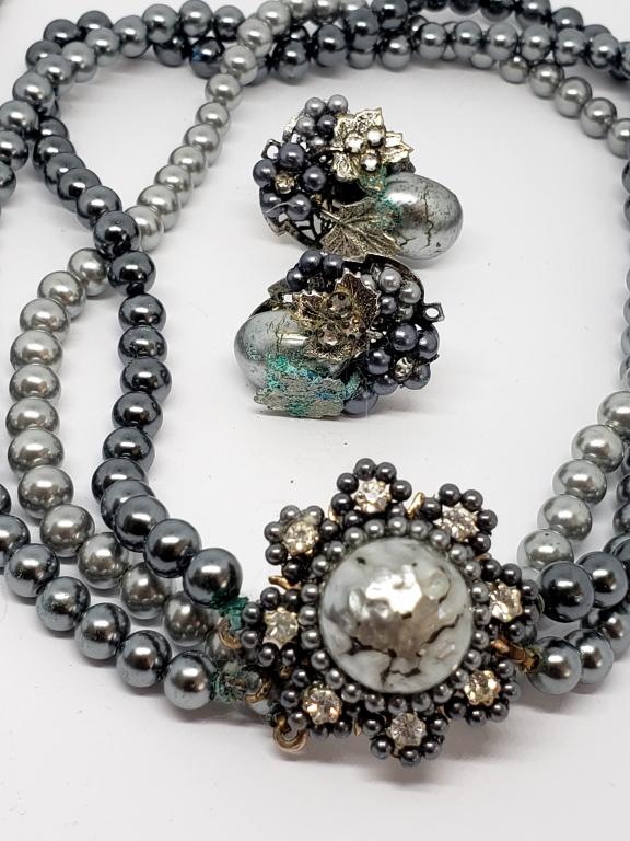 SET! VINTAGE MULTI COLORED GRAY LAYERED (1 of 4)