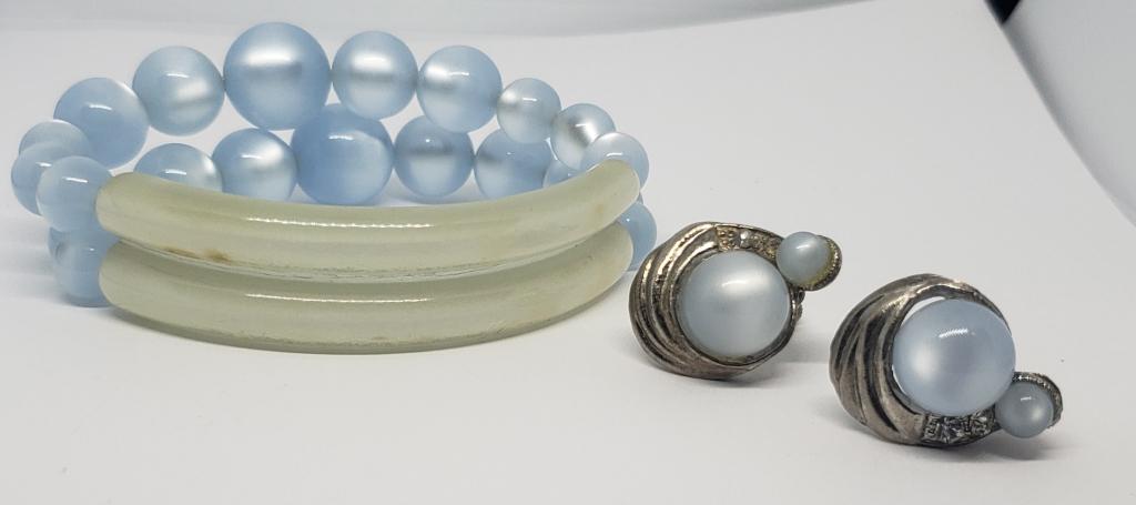 SET! VTG MILKY BABY BLUE AND LUCITE BEADED (1 of 5)