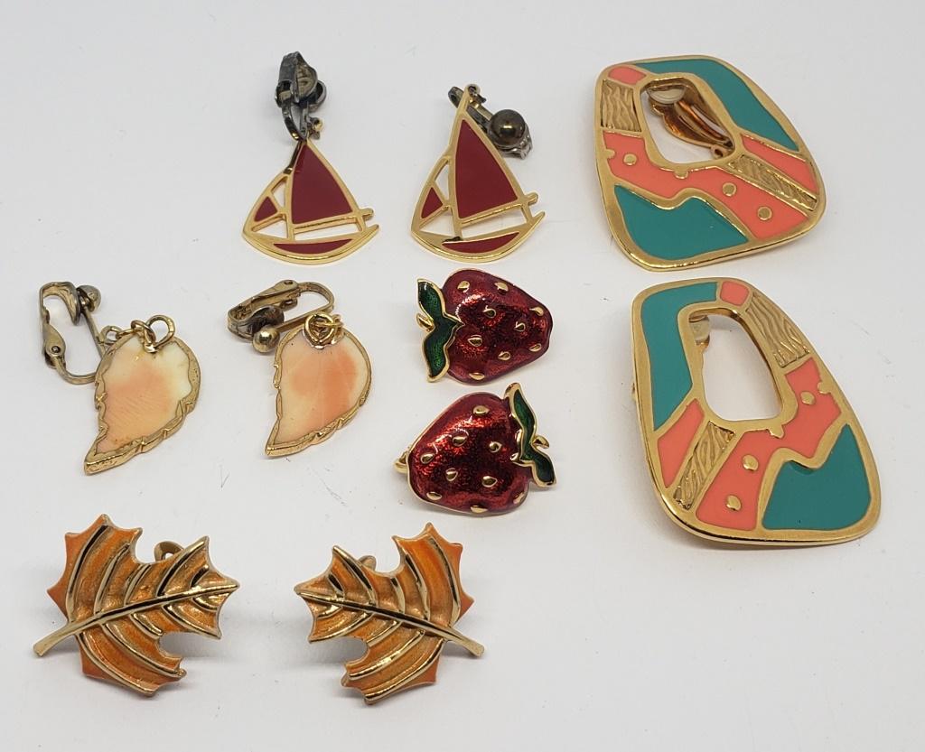 5-PAIRS OF 80s GOLD TONE CLIP ON EARRINGS (1 of 5)