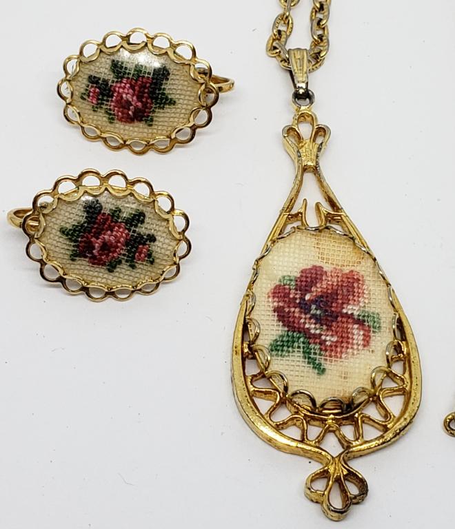 SET! VTG GOLD TONED ROSE CROSSSTICTCH TEAR (1 of 3)