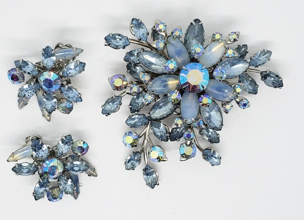 SET! BEAU JEWELS SILVER TONED FLOWER BROOCH (1 of 3)
