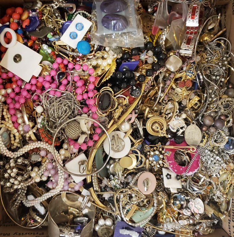 TREASURE HUNT BULK JEWELRY w/VINTAGE PIECES (1 of 1)