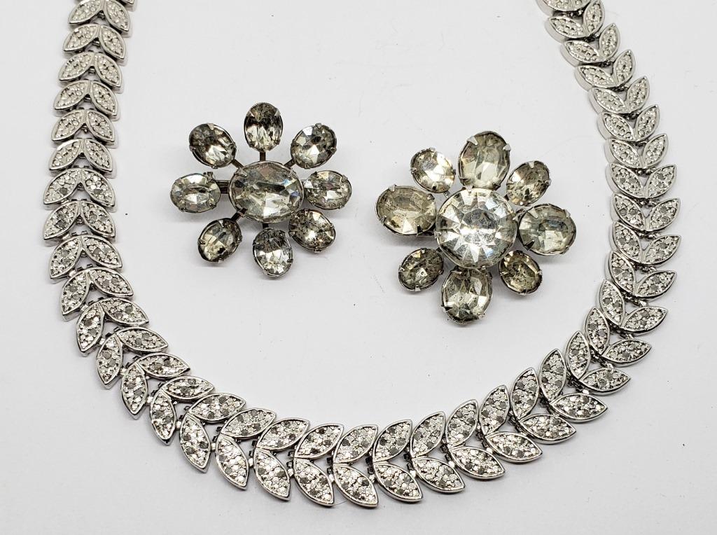 18 INCH SILVER TONED LEAF PANEL NECKLACE PLUS (1 of 4)