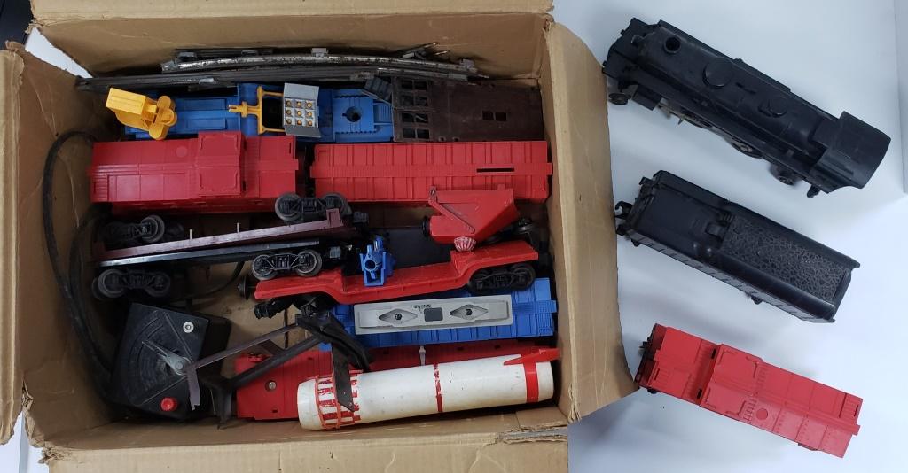 LIONEL TRAIN SET w/11 CARS & ENGINE w/TRANSFORMER (1 of 2)