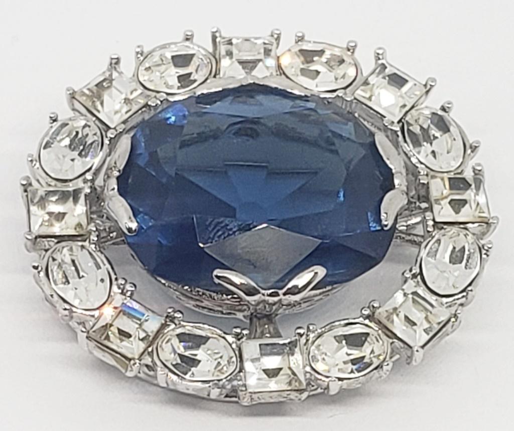 VTG SILVER TONED BROOCH WITH LARGE NAVY BLUE (1 of 5)