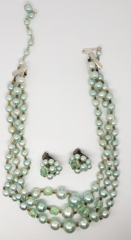 SET! VTG JAPAN MINT GREEN LAYERED BEADED (1 of 4)