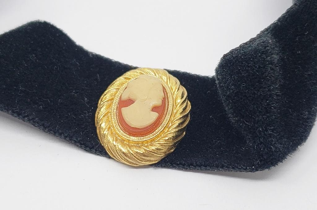 VTG CAMEO CHOKER/NECKLACE (1 of 3)