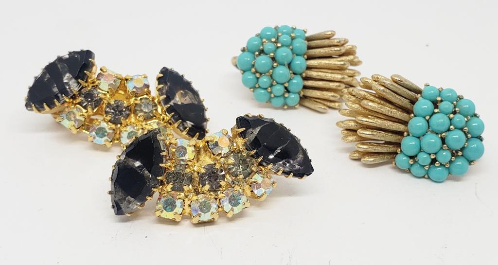 2-PAIRS OF VTG GOLD TONED CLIP ON EARRINGS (1 of 5)