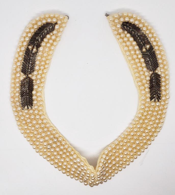VTG FAUX PEARL BIB NECKLACE: REGISTER TO BID TODAY!!