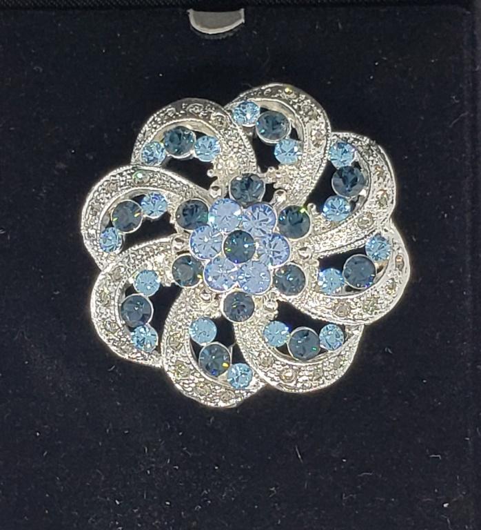 NIB!  VTG SILVER TONED BLUE RHINESTONE BROOCH (1 of 2)