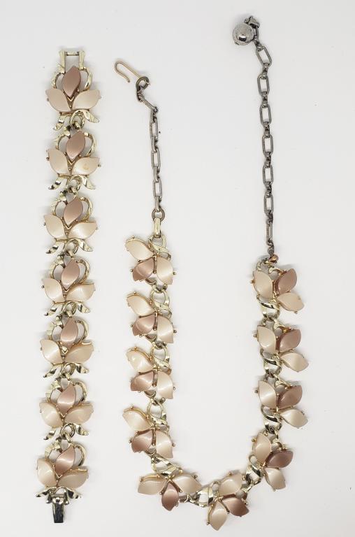 SET! VTG GOLD TONED PINK LUCITE LEAF CLUSTER (1 of 3)