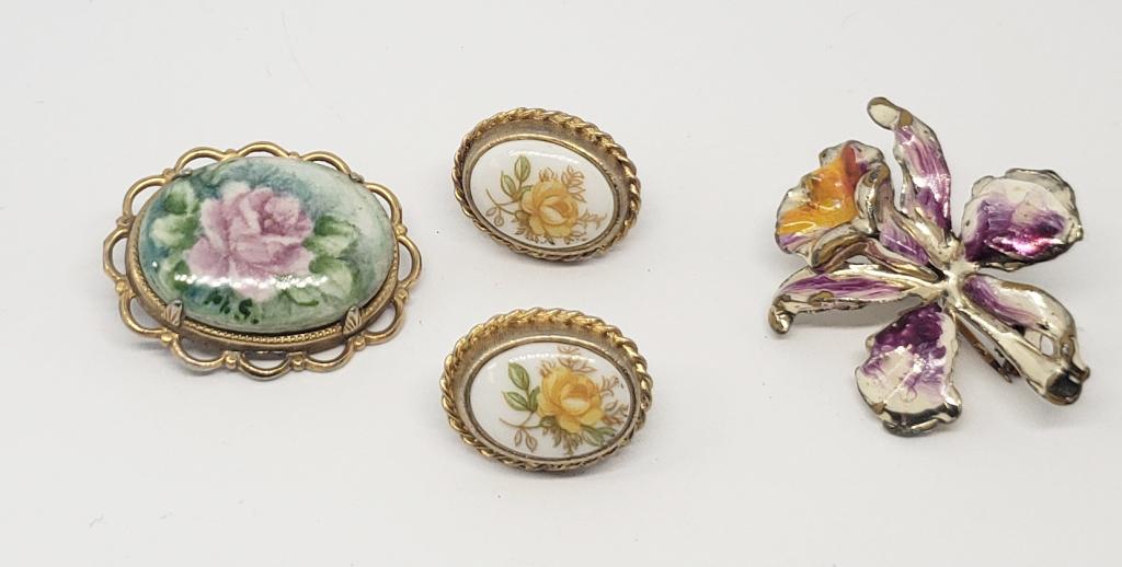 VINTAGE GOLD TONED ENAMEL JEWELRY LOT:: (1)LILLY PIN (1)ROSE PIN/BROOCH (1)PAIR OF YELLOW ROSE CLIP ON EARRINGS