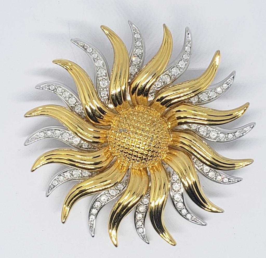 KJL MARKED DOUBLE LAYERED SUN BROOCH (1 of 5)
