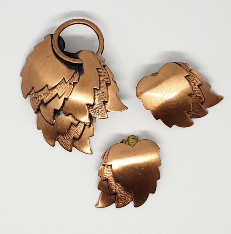 SET! VTG COPPER LEAF CLUSTER BROOCH WITH (1 of 4)