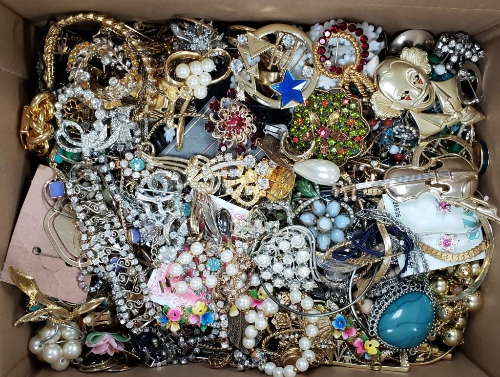TREASURE HUNT BULK JEWELRY LOT - VINTAGE PIECES (1 of 1)
