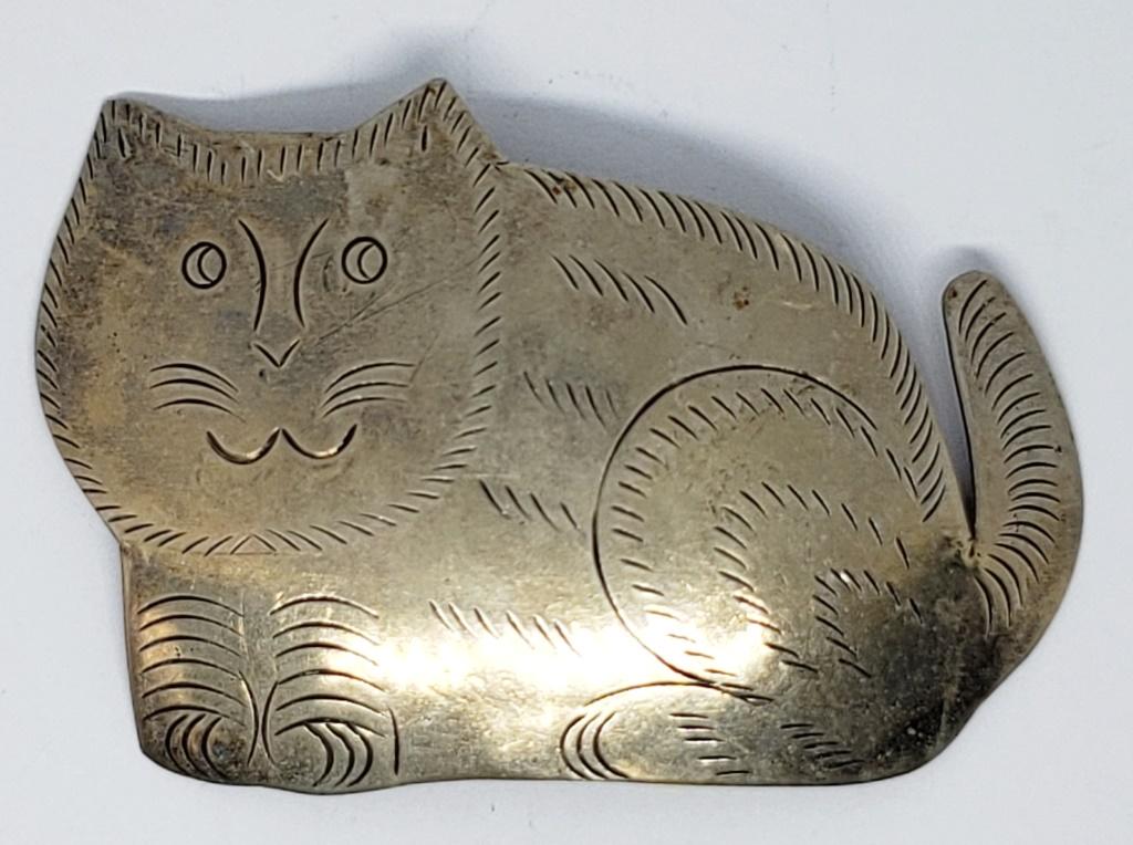 VTG STERLING CAT BROOCH WITH ETCHED DESIGN (1 of 4)