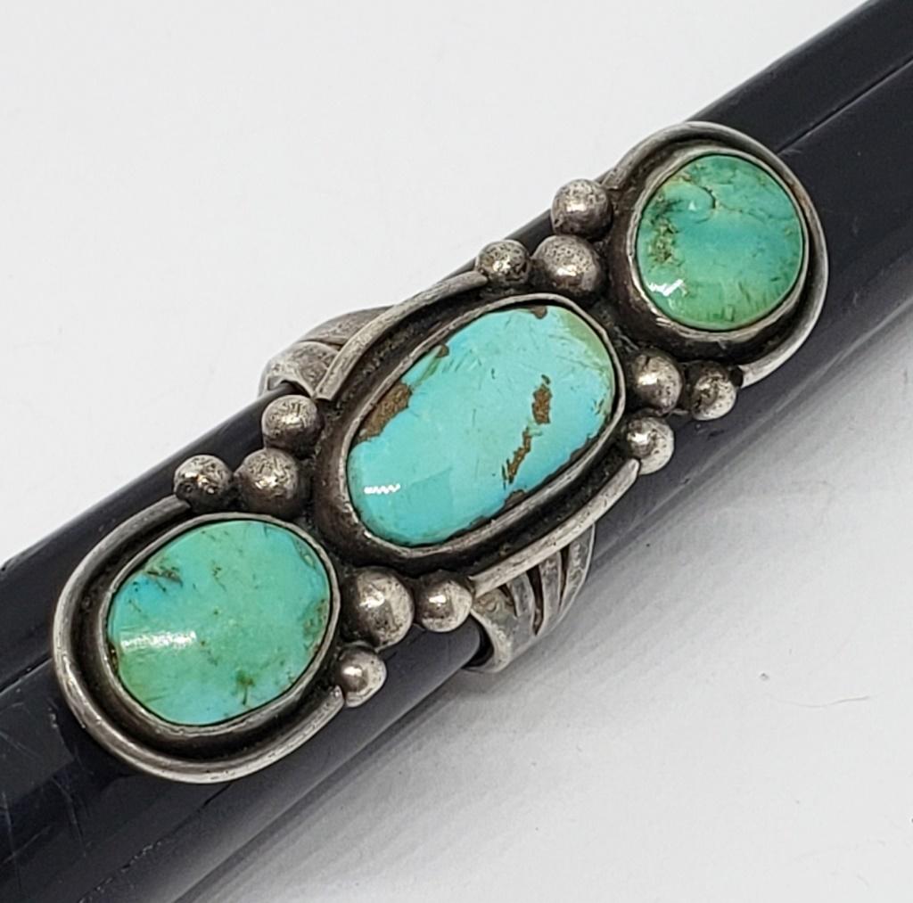 7.5 NAVAJO STERLING RING WITH 3 TURQUOISE (1 of 3)
