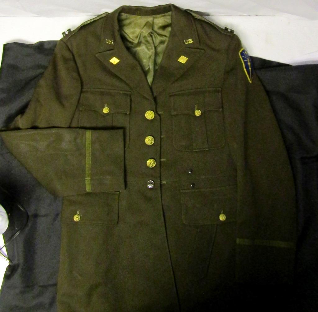 Post WWII Indiana National Guard Captians Dress Co: Blue patch with Torch & Star. In very good condition! The Name Carpenter Is written on the inside of the armpit. Waistband included. Unsure of size.