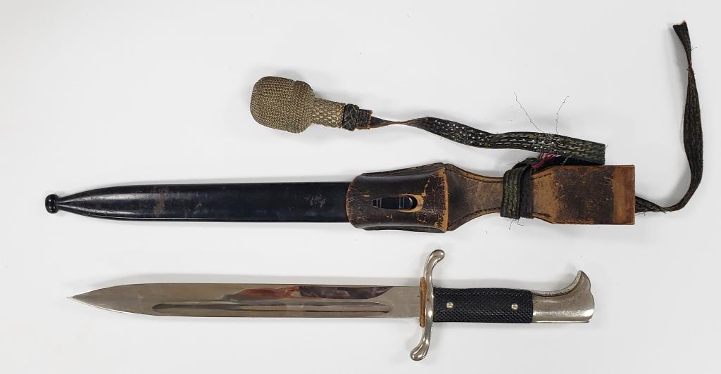 WWII GERMAN E PACK AND SOHNE DRESS: PARADE DAGGER/BAYONET WITH SCABBARD, FROG