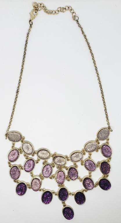 VTG GOLD TONED BIB NECKLACE WITH PURPLE: LUCITE ACCENTS