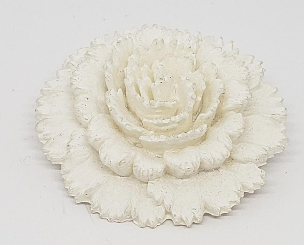 VINTAGE BAKELITE/LUCITE CARVED ROSE BROOCH: REGISTER TO BID TODAY!