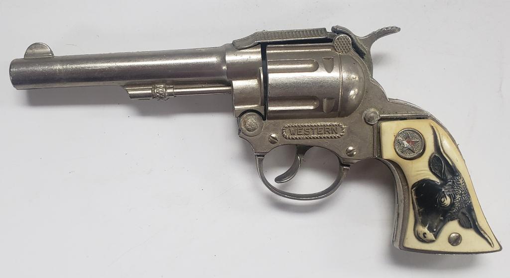 Hubley Western Toy Cap Gun Vintage 1960's: Needs Repaired - Trigger Pulls but seems to pop up the top
