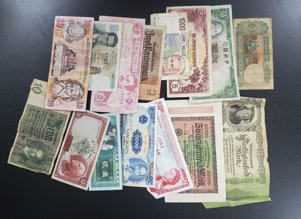 15 Diff FOREIGN CURRENCY NOTES (1 of 1)