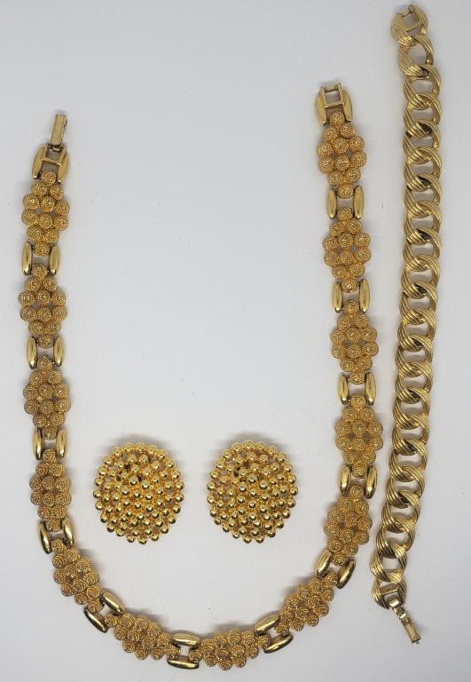 VINTAGE GOLD TONED JEWELRY LOT: (1)CIRCULAR: CLIP ON EARRINGS (1)7 INCH CIRCULAR LINKED BRACELET & (1)15 INCH PANEL NECKLACE