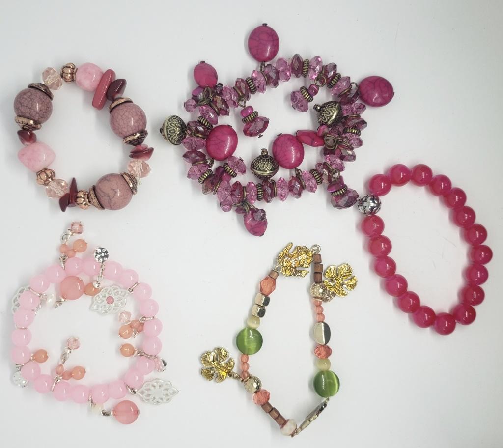 5-BEADED STRETCHY BRACELETS-MAGENTA/PINK: COLORS-SOME WITH CHARMS! NICE LOT!