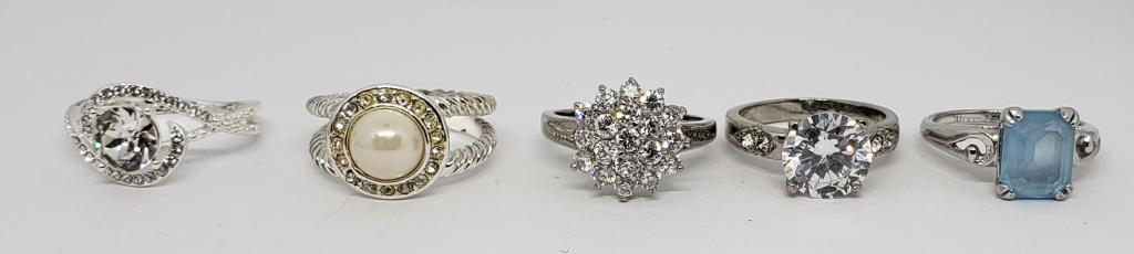 LOOK NEW! (5)SILVER TONED RINGS: (3)CLEAR (1 of 6)