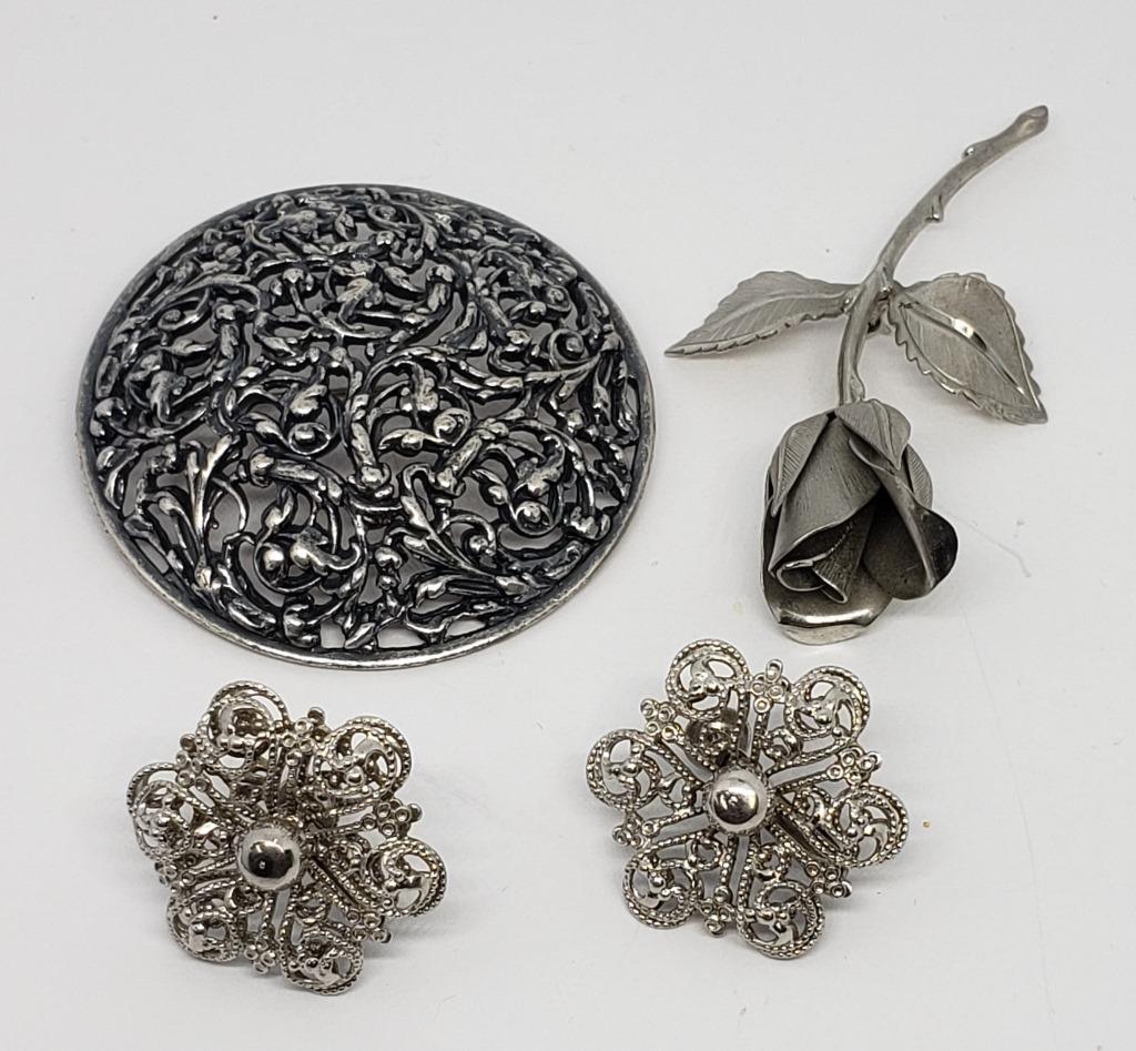 VINTAGE SILVER TONED JEWELRY LOT: (1)NAPIER (1 of 4)