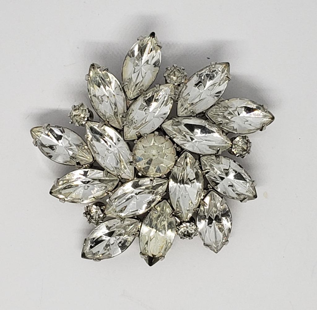 VINTAGE SILVER TONED RHINESTONE BROOCH! (1 of 4)