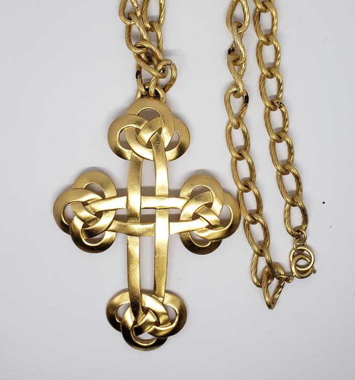 VINTAGE TRIFARI GOLD TONED CROSS PENDANT: WITH 26 INCH LINKED CHAIN-LOOKS NEW!!