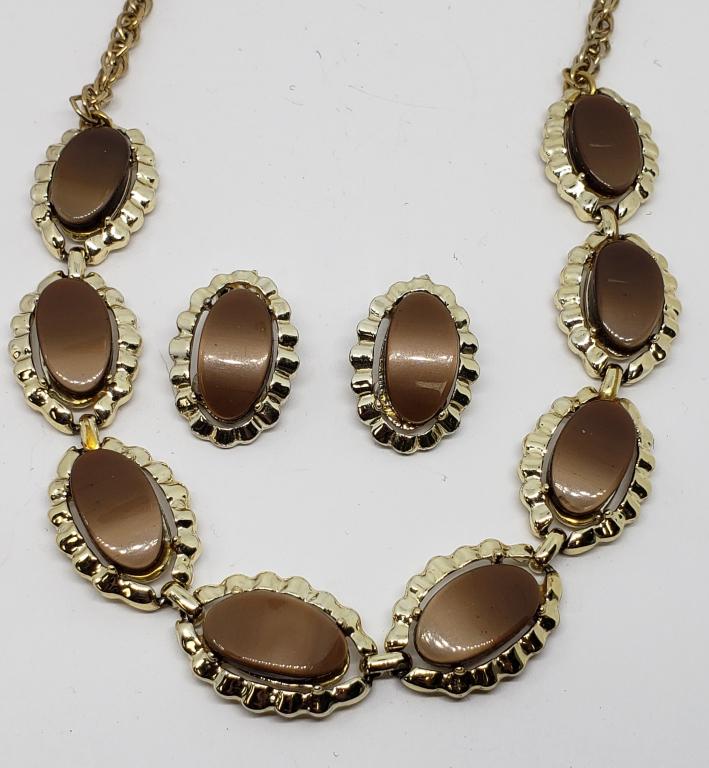 SET! VTG GOLD TONED PANEL NECKLACE WITH DARK (1 of 3)
