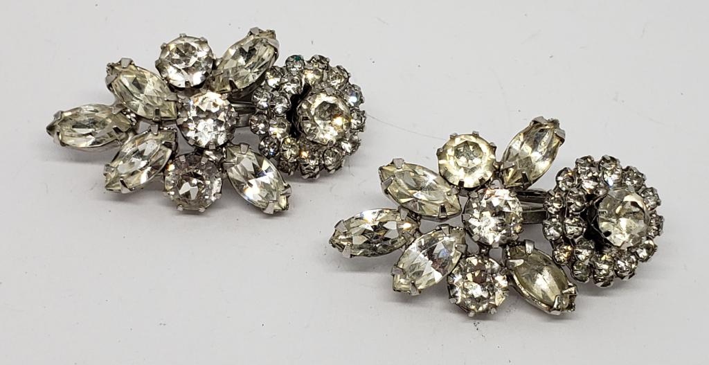 VINTAGE WEISS SILVER TONED CLIP ON RHINESTONE (1 of 4)