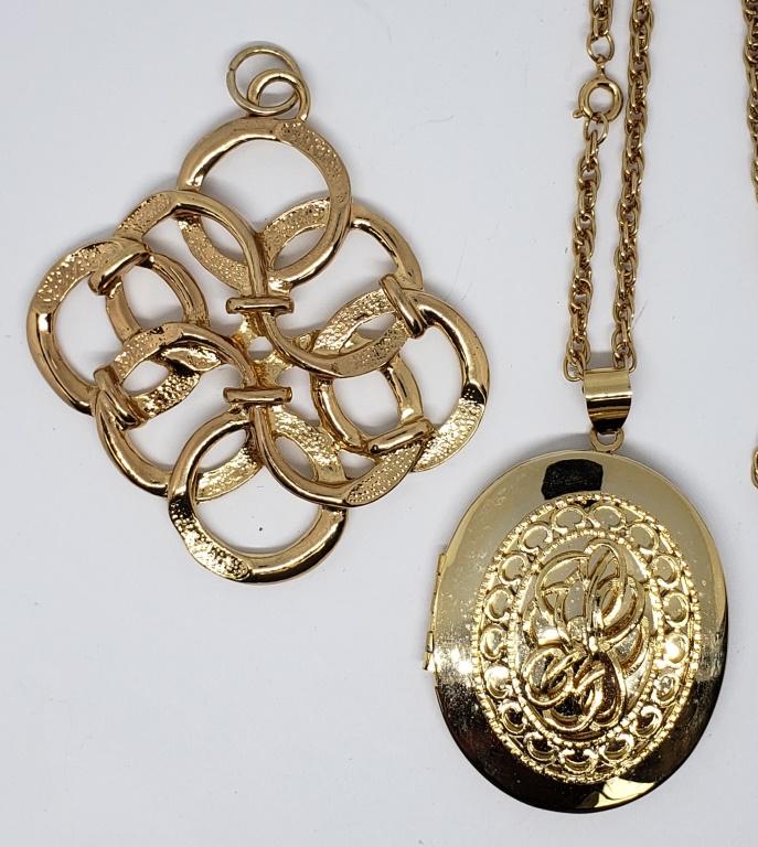 VINTAGE GOLD TONED LOCKET/NECKLACE & GOLD: TONED PENDANT