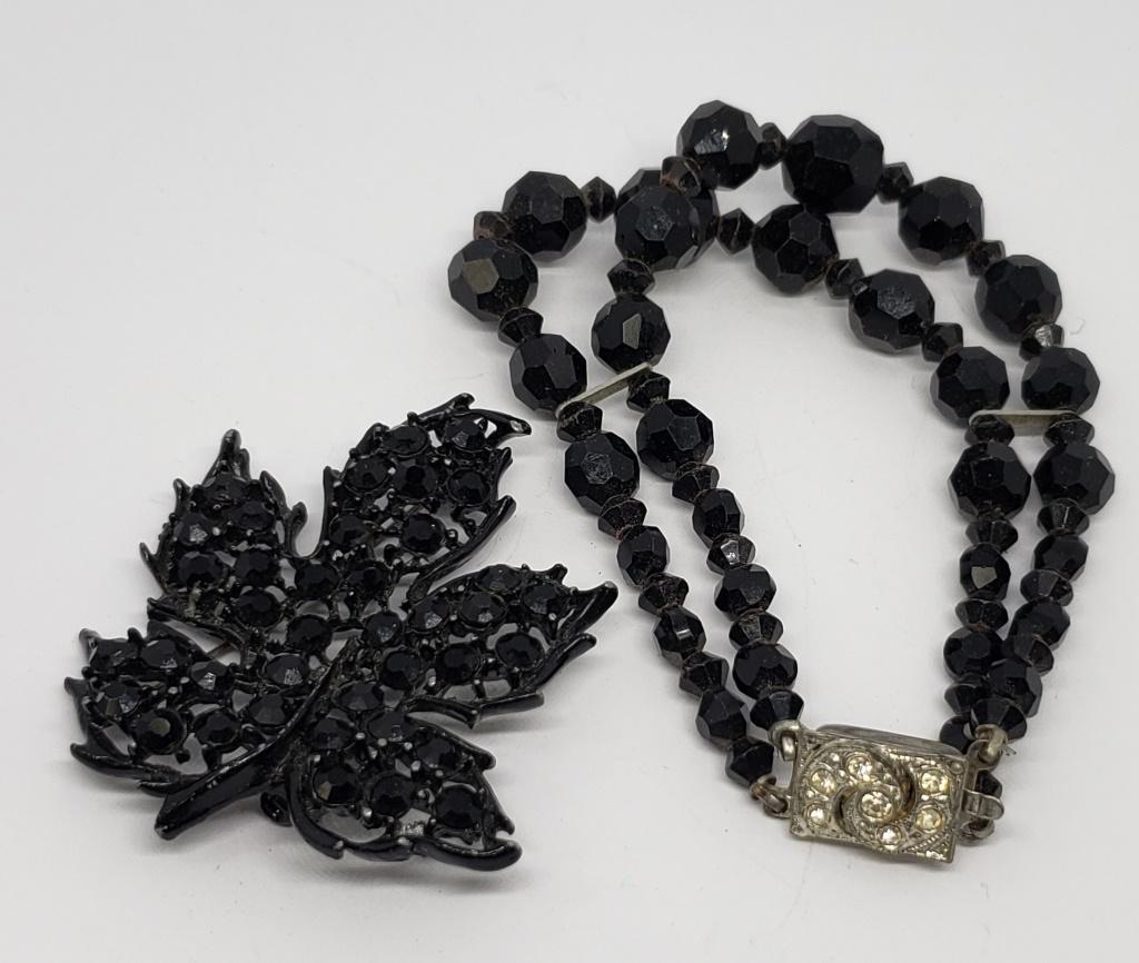 VINTAGE BLACK RHINESTONE LEAF BROOCH & (1) (1 of 3)