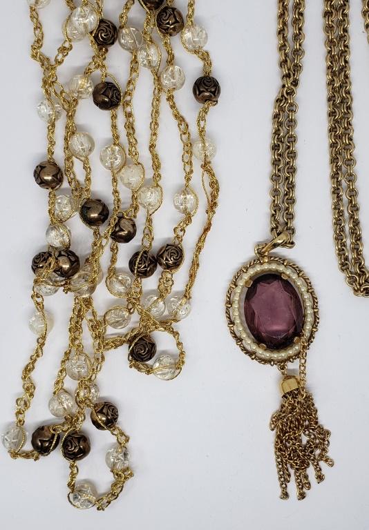 VINTAGE GOLD TONED AVON DANGLY PENDANT (1 of 4)