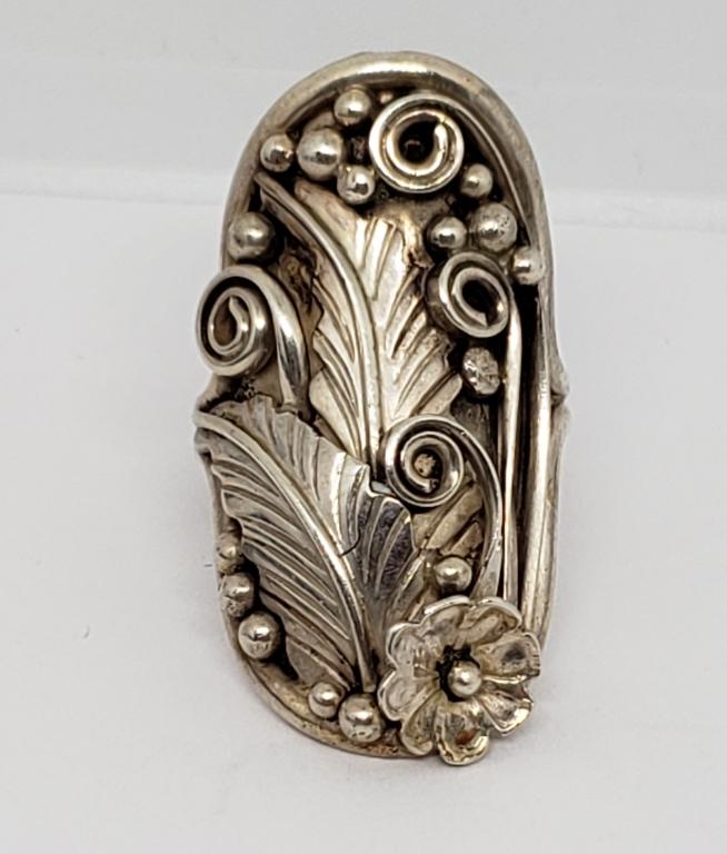 CHUNKY STERLING RING WITH FLORAL CLUSTER (1 of 3)