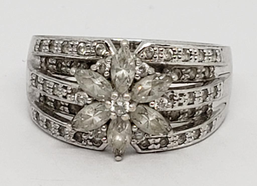 GORGEOUS STERLING RING WITH CZ STONE ACCENTS! (1 of 4)
