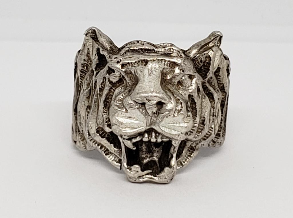 SIZE 9 STERLING WOLF RING: TOTAL 5.2 DWT