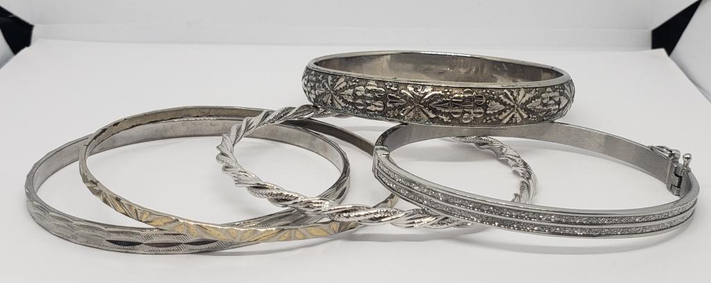 5-SILVER TONED BANGLES: (1)WITH GLITTER INLAY (1 of 3)