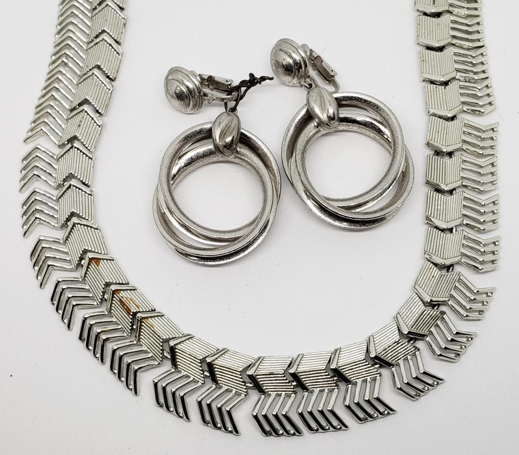 VINTAGE CORO SILVER TONED JEWELRY LOT:: (1)PANEL NECKLACE & (1)PAIR OF CLIP ON DANGLY EARRINGS