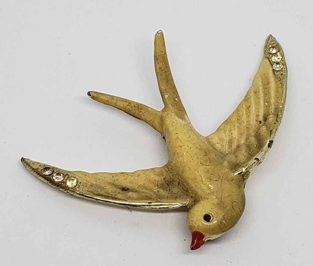 VINTAGE CORO DOVE BROOCH WITH ENAMEL: AND RHINESTONE ACCENTS