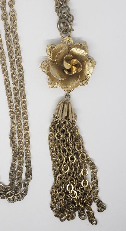 VINTAGE GIOVANNI DANGLY ROSE PENDANT WITH: LONG CHAIN