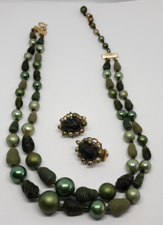 VINTAGE JAPAN GREEN BEADED LAYERED NECKLACE (1 of 5)