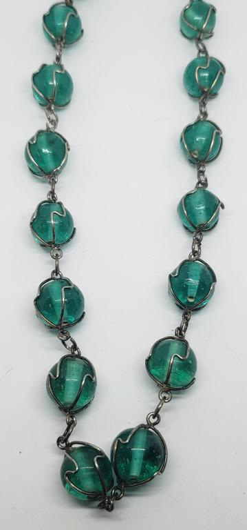 21 INCH VTG SILVER TONED GREEN GLASS BEADED (1 of 3)