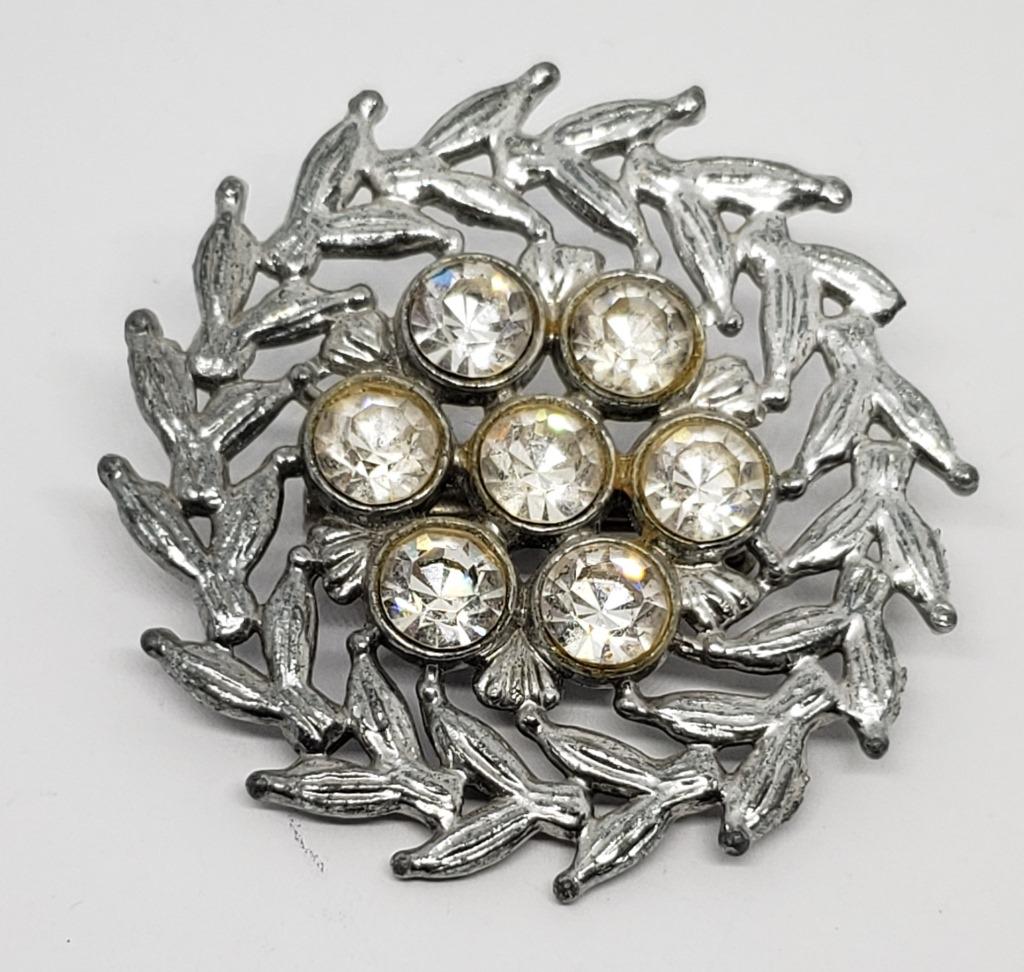 VINTAGE SILVER TONED CIRCULAR RHINESTONE (1 of 3)