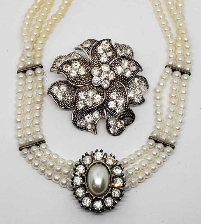 SILVER TONED LC MARKED FLOWER LAYERED RHINESTONE (1 of 4)